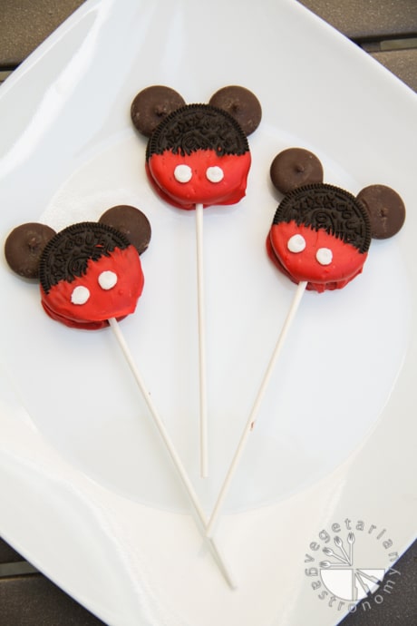 minnie and mickey mouse cake pops