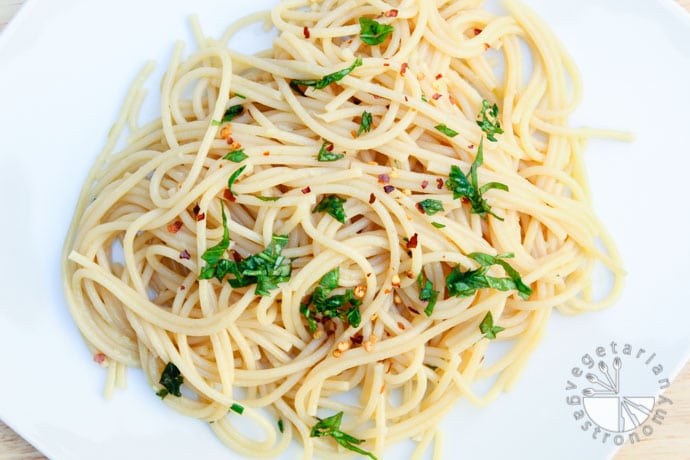 garlic olive oil spaghetti-4