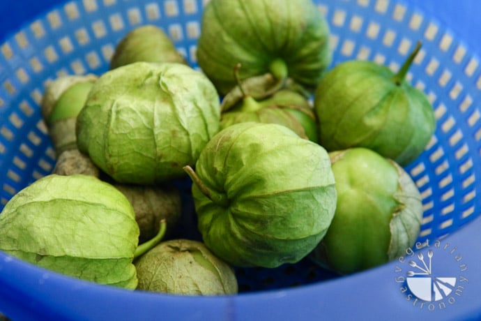 roasted tomatillo salsa-1