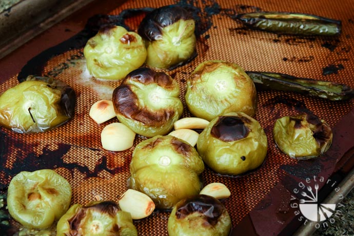 roasted tomatillo salsa-3