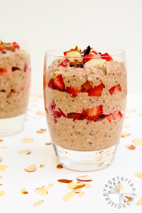 overnight chocolate strawberry oats-1