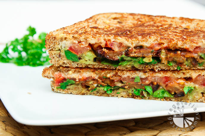 crispy tempeh arugula sandwich-9