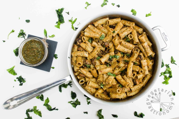 sun-dried tomato miso basil pesto pasta with roasted mushrooms-4