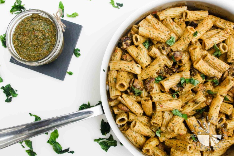 sun-dried tomato miso basil pesto pasta with roasted mushrooms-6