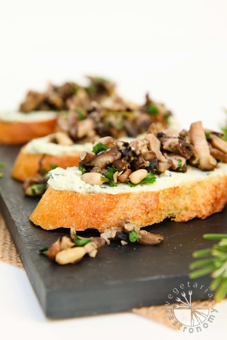 Mushroom Crostini Garlic Basil Cheese Spread-3