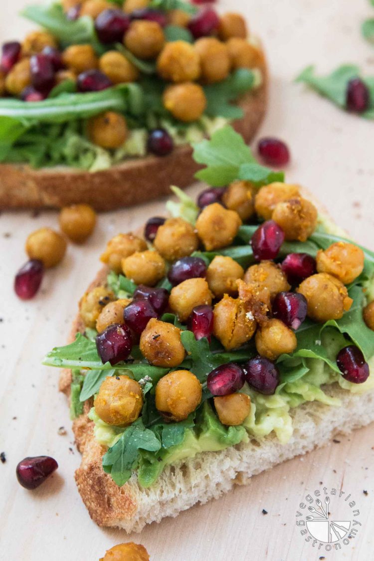 Avocado Toast Recipe with Roasted Chickpeas, Arugula, & Pomegranate Seeds #vegan #glutenfree | www.vegetariangastronomy.com