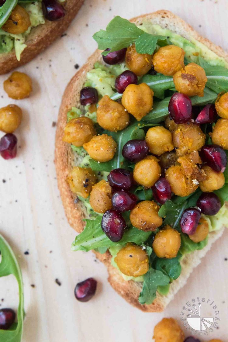 Avocado Toast Recipe with Roasted Chickpeas, Arugula, & Pomegranate Seeds #vegan #glutenfree | www.vegetariangastronomy.com