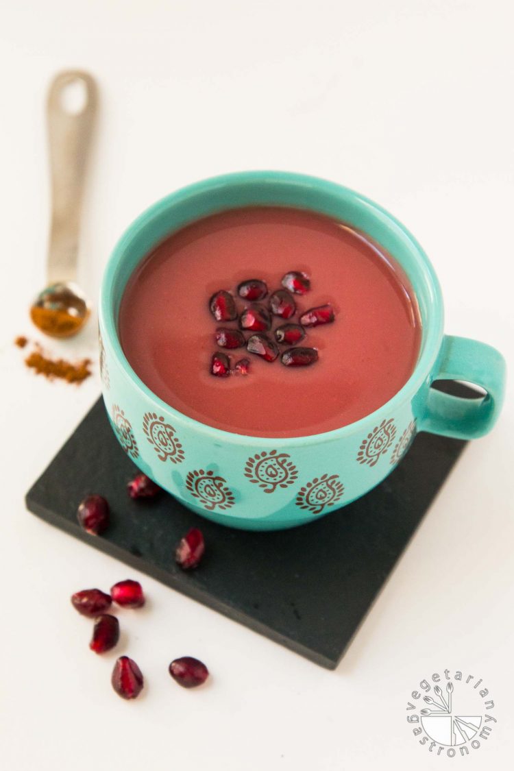 Warm Cinnamon Spiced Pomegranate Juice Recipe #vegan #glutenfree | www.vegetariangastronomy.com