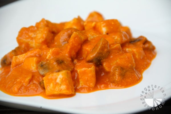 Indian Tomato Curry (gluten-free, contains dairy) - Vegetarian Gastronomy