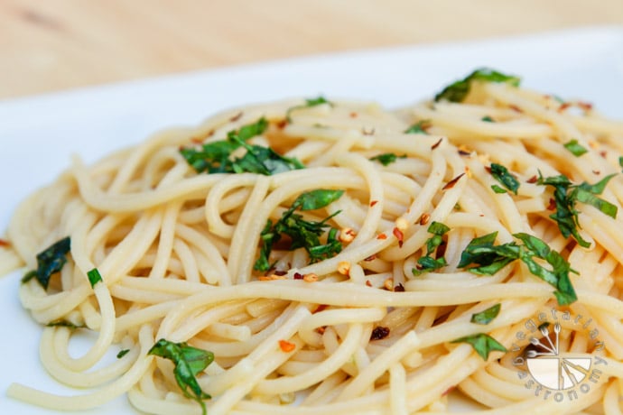 Garlic, Olive Oil, & Herb Spaghetti (gluten-free, vegan) - Vegetarian  Gastronomy