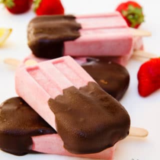 chocolate covered strawberry cream popsicles-5