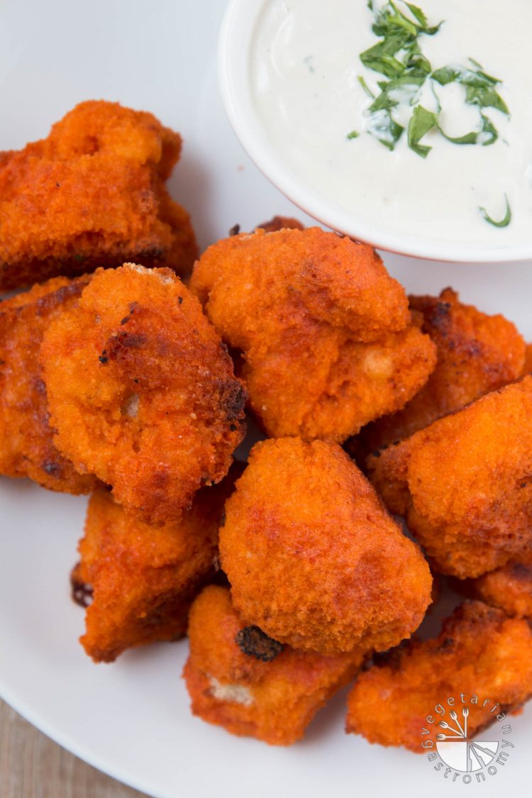 Buffalo Cauliflower Bites With Vegan Cucumber Ranch #vegan #glutenfree | www.vegetariangastronomy.com