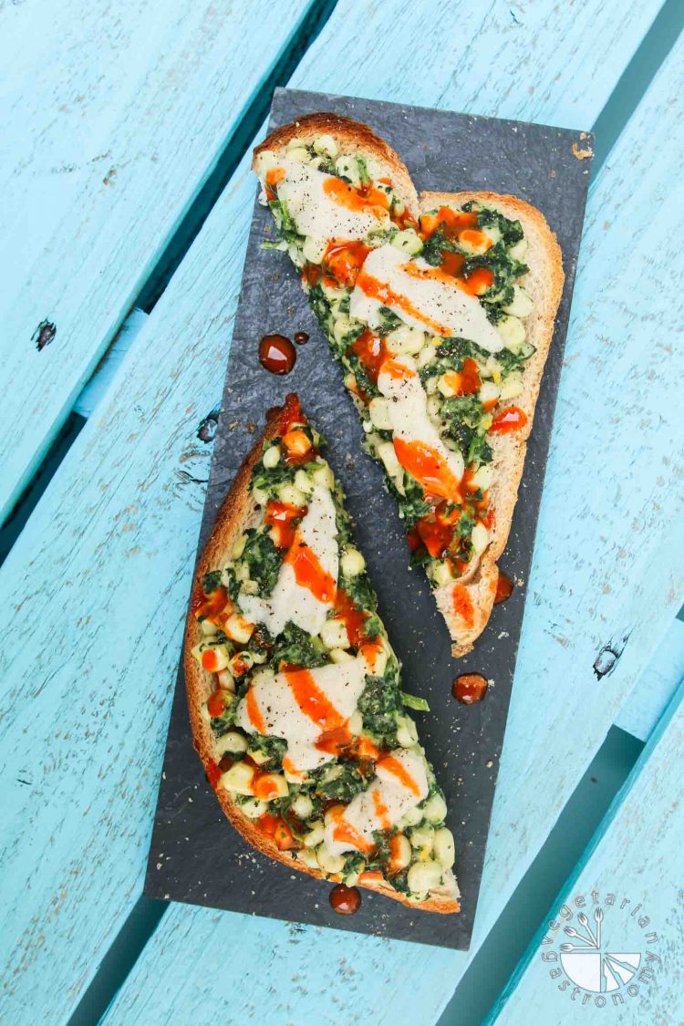 Creamy Corn and Spinach Toast #vegan #glutenfree | www.vegetariangastronomy.com