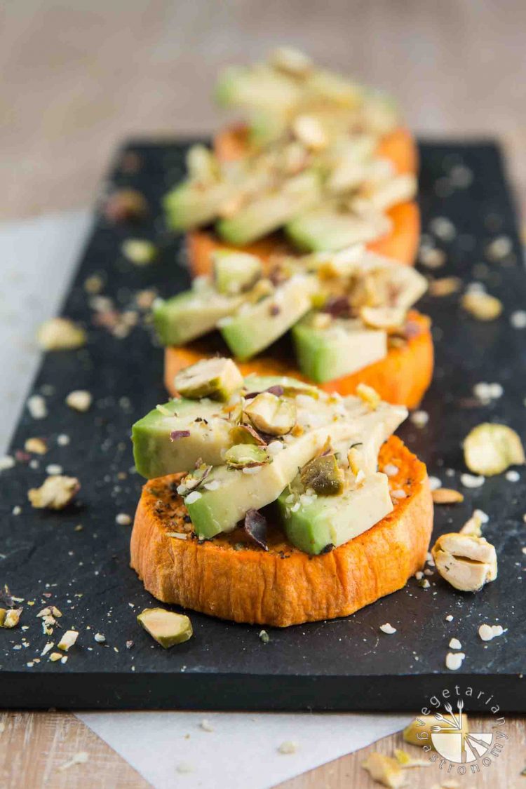 Sweet Potato Avocado Toast with Pistachios & Hemp Seeds #vegan #glutenfree #healthy | www.VegetarianGastronomy.com