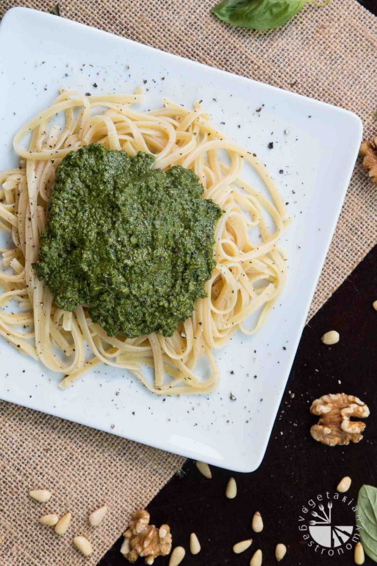 Simple Vegan Pesto Recipe! #vegan #glutenfree | www.vegetariangastronomy.com