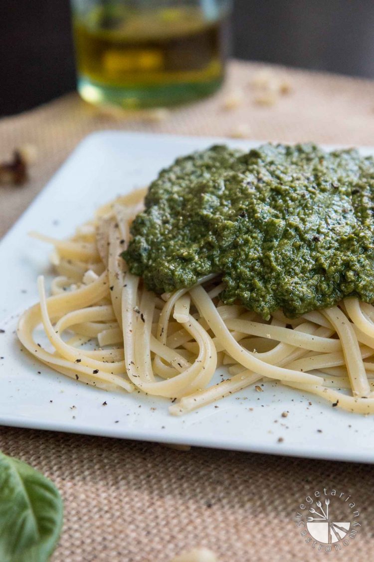 Simple Vegan Pesto Recipe! #vegan #glutenfree | www.vegetariangastronomy.com